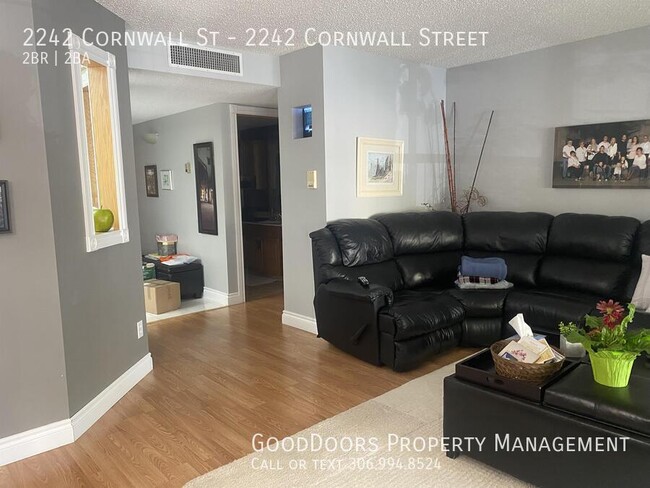 Building Photo - 2242 Cornwall St