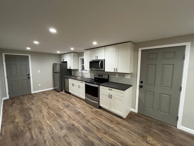 Building Photo - 1518 Collier Ave Rental