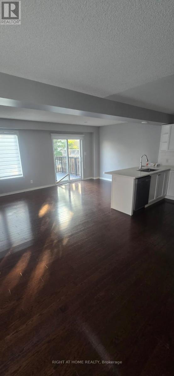 Photo - 1596 Crimson Cres