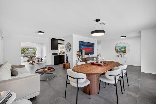 Building Photo - 2720 NE 59th St