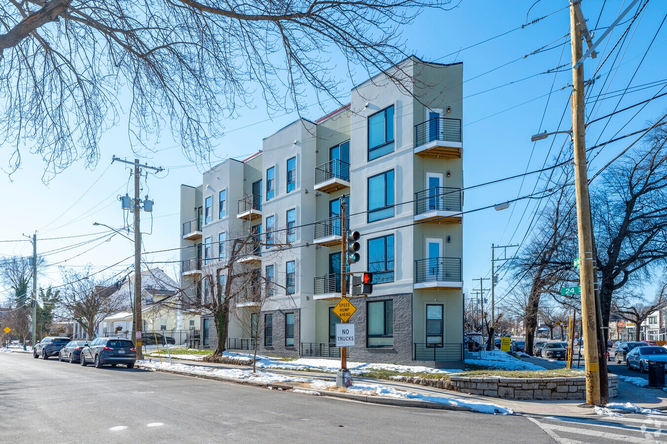 Evergreen Apartments - Evergreen Apartments