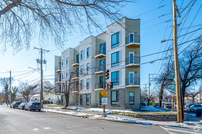 Building Photo - Evergreen Apartments