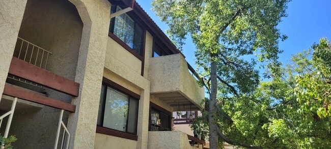 Building Photo - 27925 Tyler Ln Unit #734