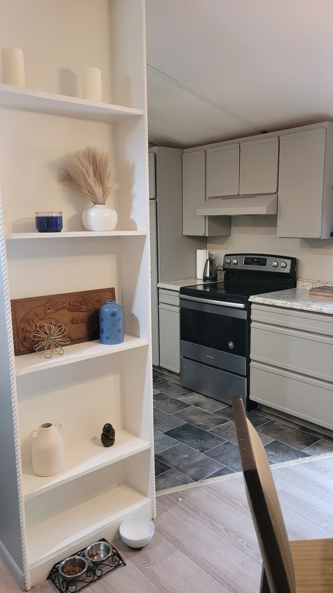 Photo - 482 Hilltop Dr