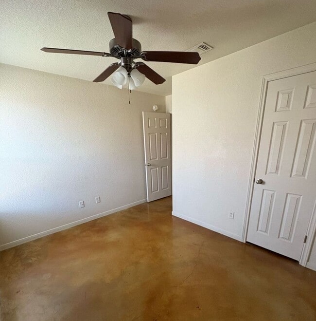 Photo - 1402 Powder River Dr