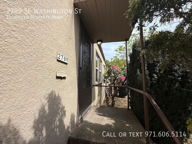 Photo - 2709 SE Washington St