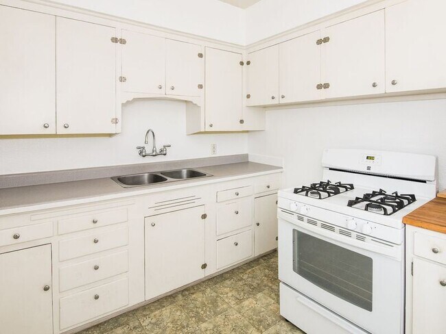 Photo - 927 NE Alberta St