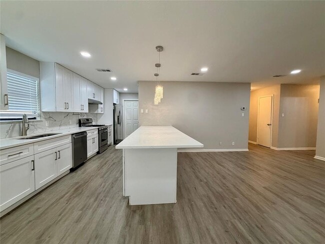 Photo - 1403 Long Branch Dr