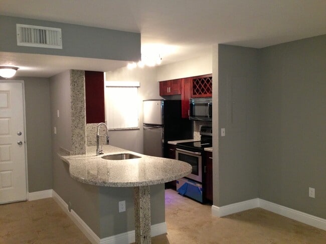 Photo - 2850 N Oakland Forest Dr Unit 112