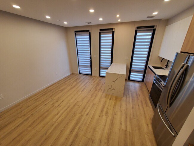 Photo - 157 W 9th St Unit 1