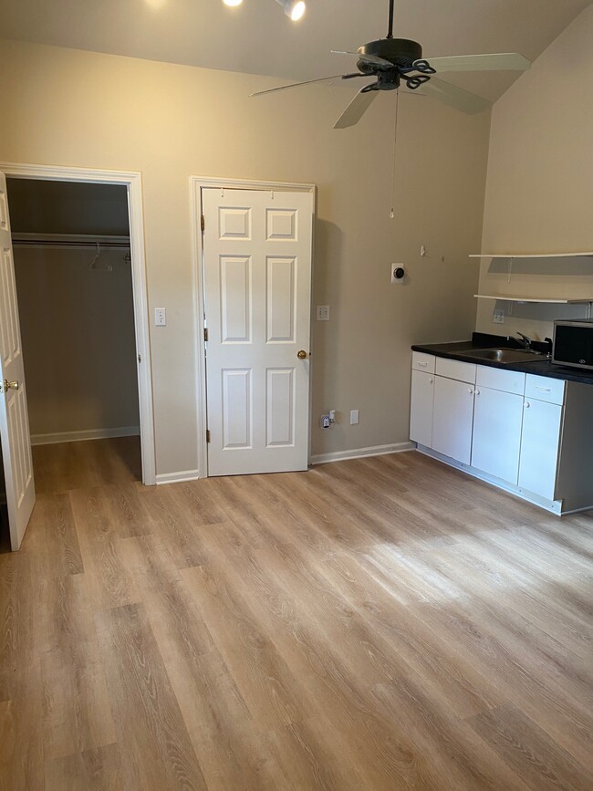 Building Photo - 11 Smith Dr Unit Apt.