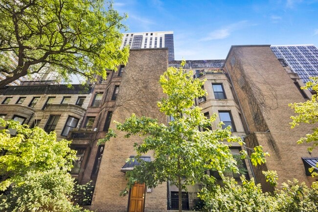 Building Photo - 63 E Cedar St Unit 4B Rental