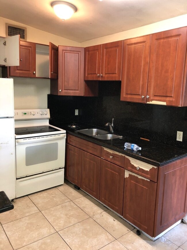 Photo - Large 5-2 house by Walmart