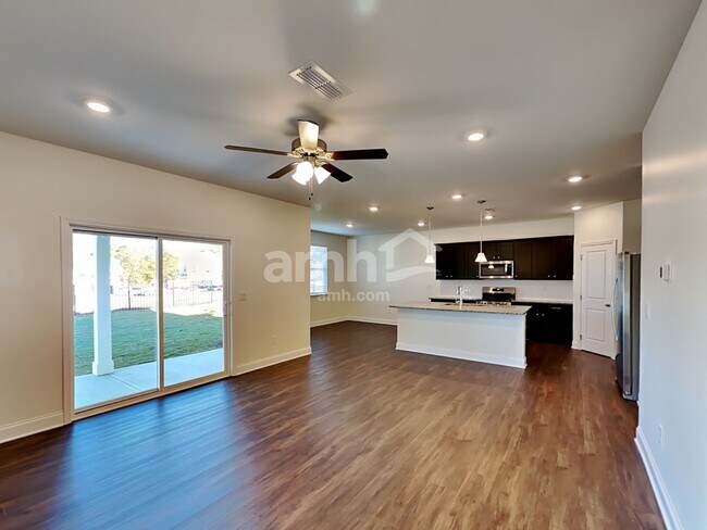 Photo - 909 Headland Wy