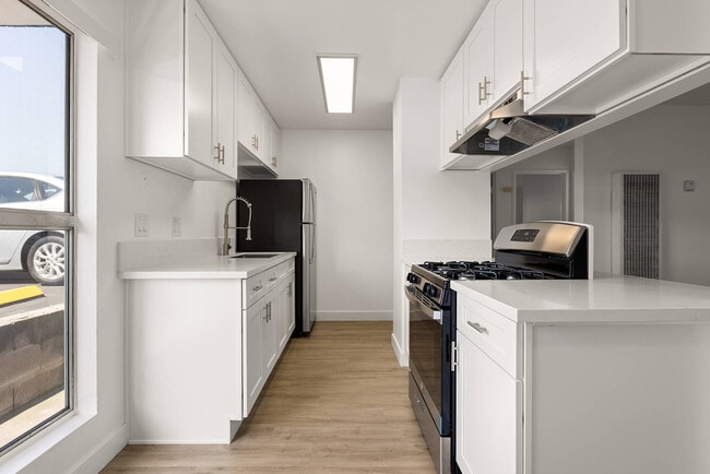 Building Photo - Valle at Fairway