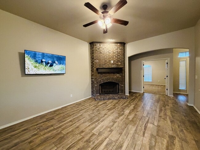 Photo - 465 Maple Dr