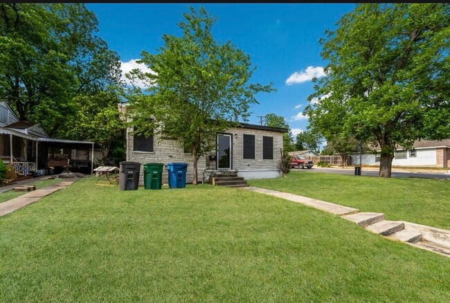 Photo - 1019 Chicago Blvd