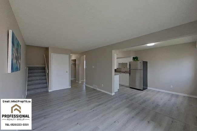 Photo - 124 Centennial Crt NW