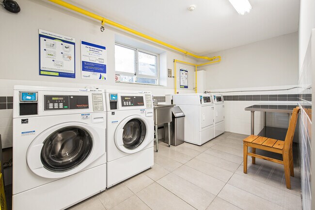 Photo - 212 Lakeshore Rd E