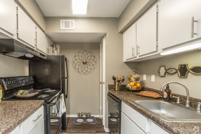 Photo - 2 bed ONLY - $1,235! Unidad 24B2