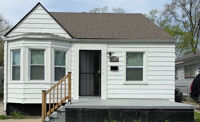 Renovated 3-Bedroom Home – We Welcome Sect... - Renovated 3-Bedroom Home – We Welcome Sect...