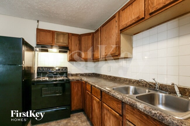 Photo - 8209 E 37th Pl