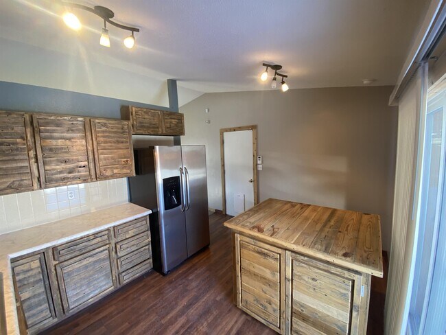 Photo - 2159 31st St