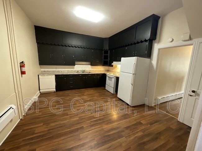 Photo - 104 N Main St