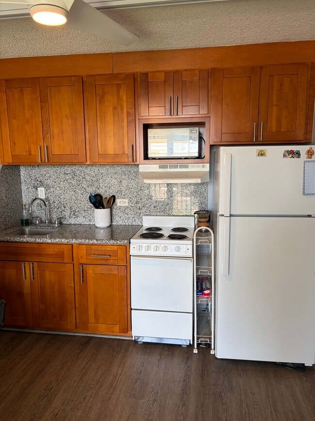 Building Photo - 2345 Ala Wai Blvd Unit Fairway Villa