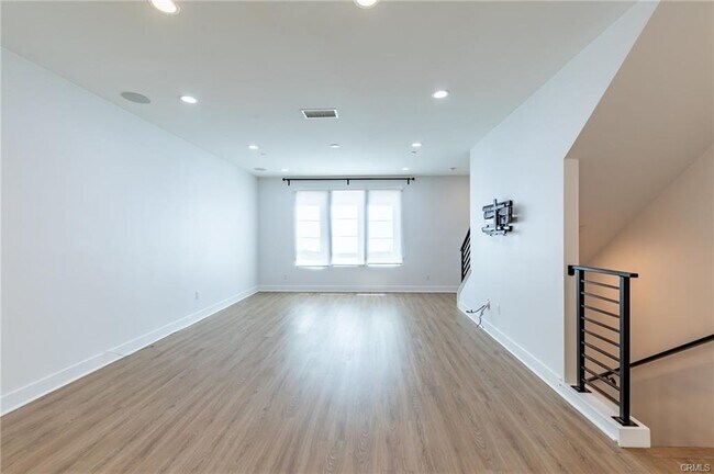 Photo - 10736 Bloomfield St Rental