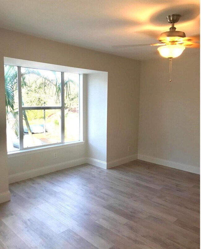 1865 Palm Cove Blvd Unidad Verano