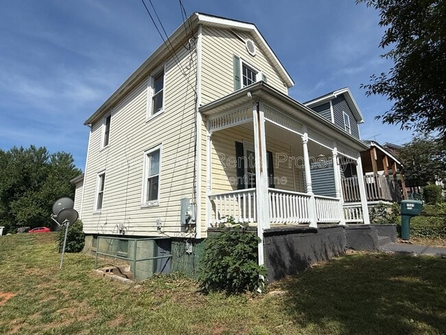 Photo - 1521 Taylor St