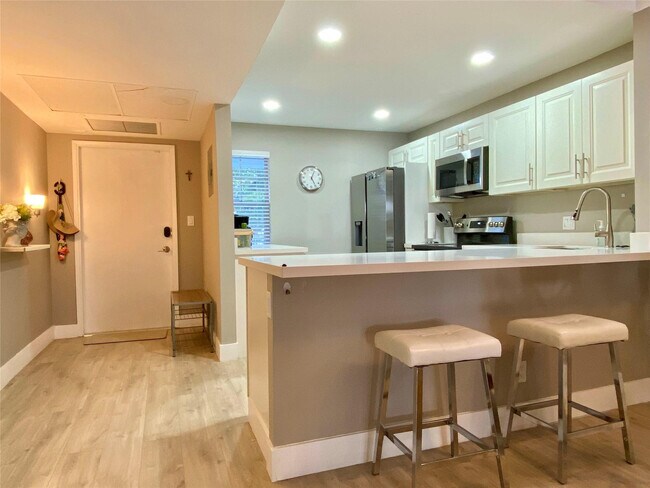 Photo - 3010 N Course Dr Unidad 209