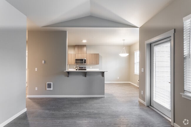 2BR, 2BA - 963 SF