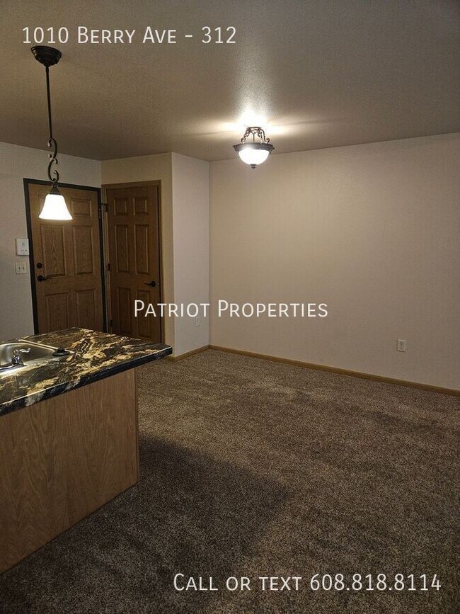 Photo - 1010 Berry Ave Unidad 312