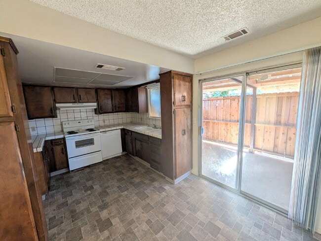 Photo - Charming 2-Bedroom Retreat in Visalia's Heart!