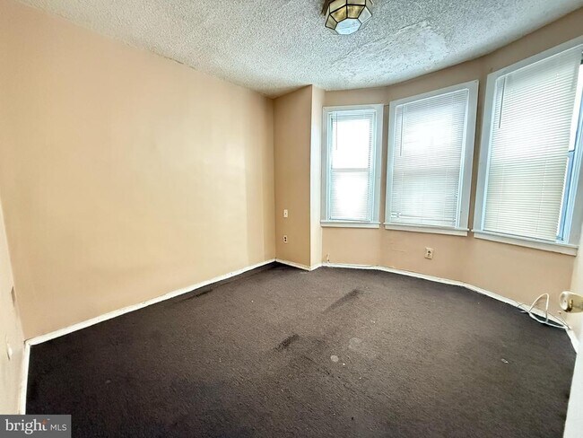 Photo - 2219 Winton St