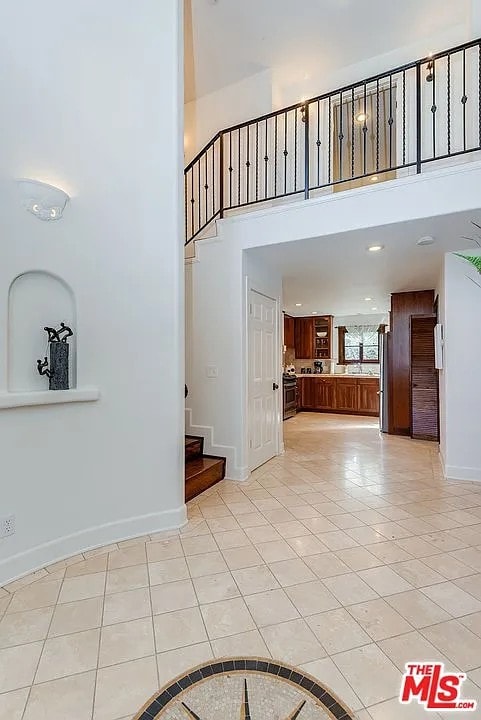 Photo - 835 N Sycamore Ave