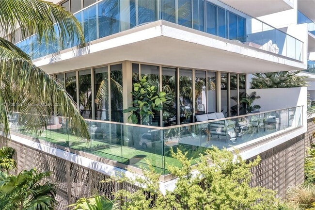 Building Photo - 300 Collins Ave Unit # 2E Rental