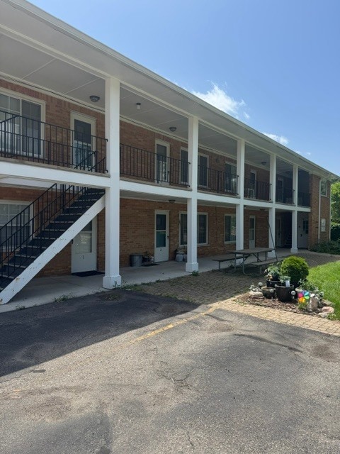 Building Photo - 985 Northwood St
