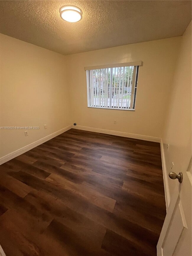 Building Photo - 2528 W 65th St