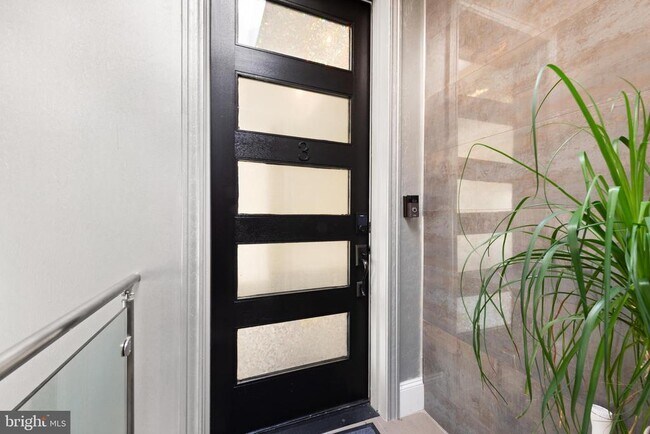 Photo - 719 12th St SE Unit 3