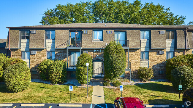 Building Photo - Three Pines Apartments