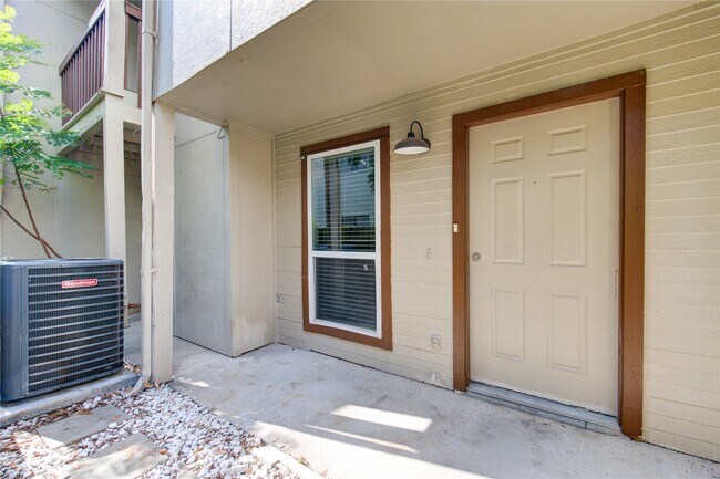 Photo - 3929 Tanglewilde St Unidad True