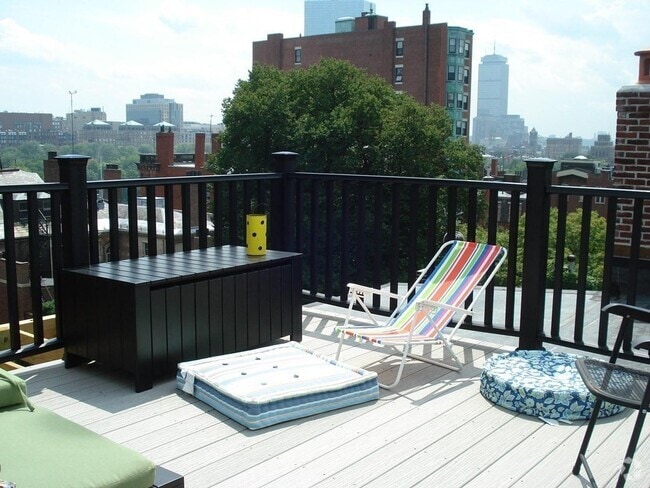 Building Photo - 14 Chestnut St Unit 4 Rental