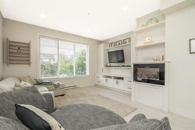 Photo - 21150-21150 76A Ave