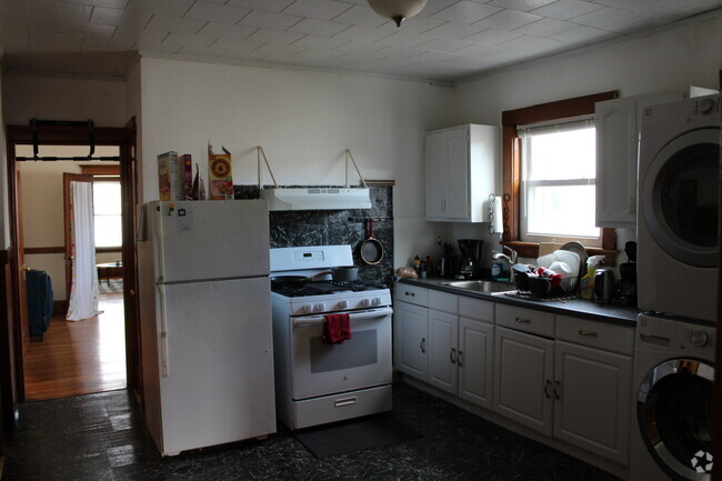 Building Photo - 63 Pinckney St Unit 1 Rental