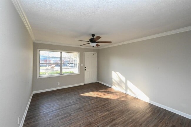 Photo - 1411 Laskey St