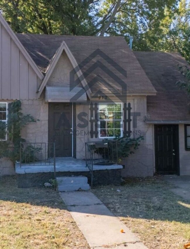 Building Photo - 4 Bedroom House Available now in OKC