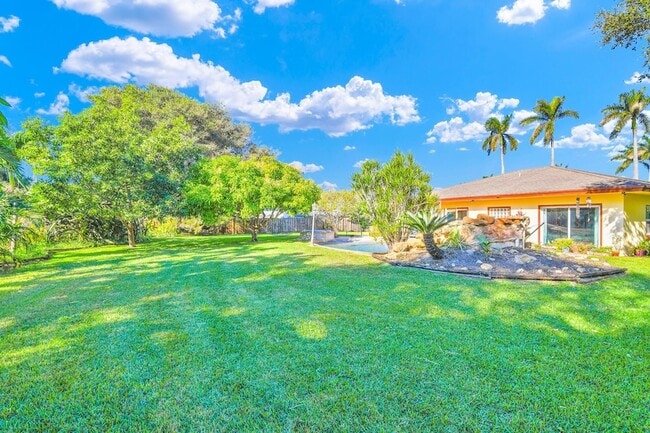 Building Photo - 916 Roberts Rd